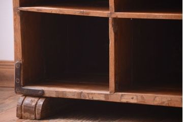 アンティーク家具　アンティーク調　木製の大きなマス目棚