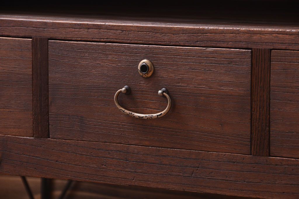アンティーク家具　和製アンティーク　鉄脚付き!古い木の3杯引き出しローボード