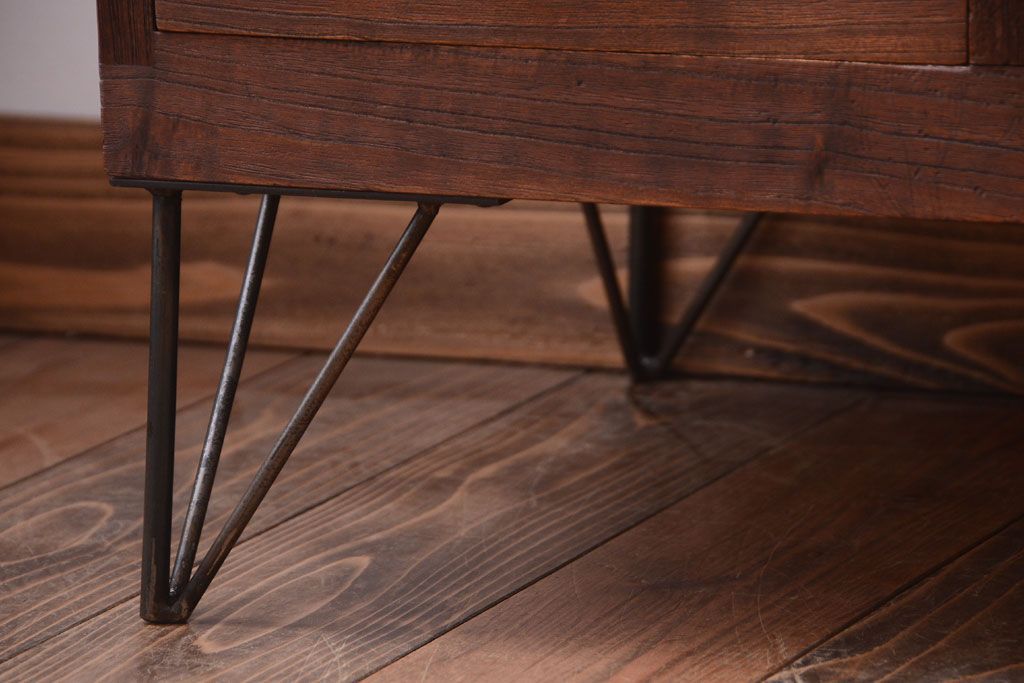アンティーク家具　和製アンティーク　鉄脚付き!古い木の3杯引き出しローボード