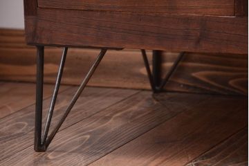 アンティーク家具　和製アンティーク　鉄脚付き!古い木の3杯引き出しローボード