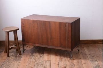 アンティーク家具　和製アンティーク　鉄脚付き!古い木の3杯引き出しローボード