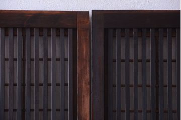 古民具・骨董　裏障子付き!古い木のガラス帯格子戸2枚セット