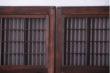 古民具・骨董　裏障子付き!古い木のガラス帯格子戸2枚セット