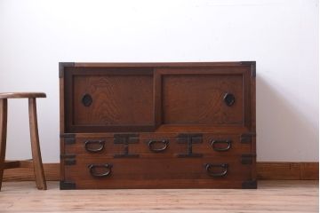 アンティーク家具　古民具・骨董　厚手金具の時代箪笥ローボード(1)