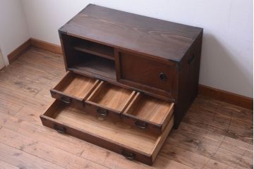 アンティーク家具　古民具・骨董　厚手金具の時代箪笥ローボード(1)