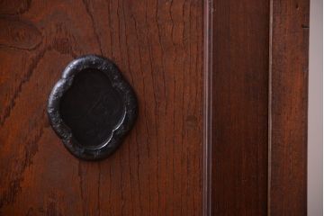 アンティーク家具　古民具・骨董　厚手金具の時代箪笥ローボード(1)