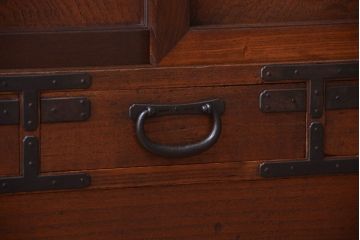 アンティーク家具　古民具・骨董　厚手金具の時代箪笥ローボード(1)