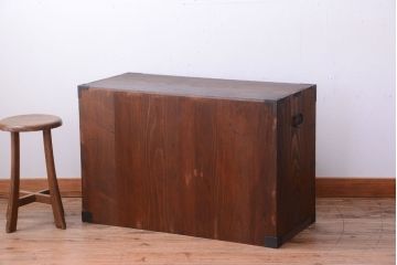 アンティーク家具　古民具・骨董　厚手金具の時代箪笥ローボード(1)