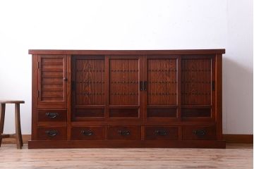 中古　民芸家具　楡材　総無垢　四枚引き戸の高級水屋箪笥