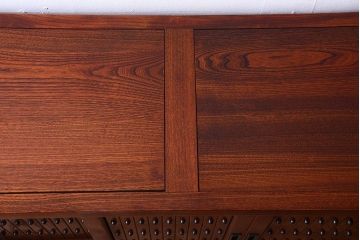 中古　民芸家具　楡材　総無垢　四枚引き戸の高級水屋箪笥