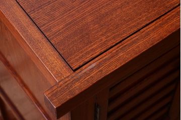 中古　民芸家具　楡材　総無垢　四枚引き戸の高級水屋箪笥