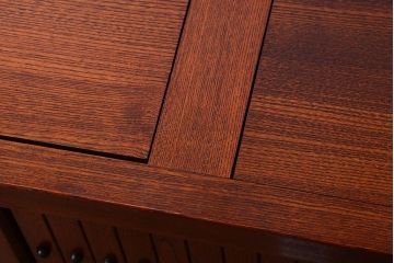 中古　民芸家具　楡材　総無垢　四枚引き戸の高級水屋箪笥