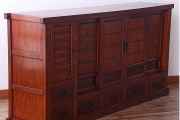 中古　民芸家具　楡材　総無垢　四枚引き戸の高級水屋箪笥