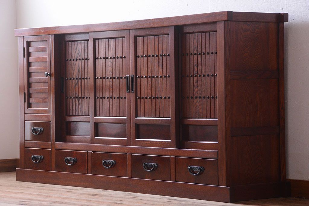 中古　民芸家具　楡材　総無垢　四枚引き戸の高級水屋箪笥