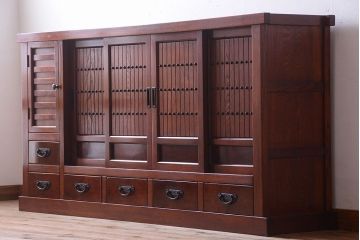 中古　民芸家具　楡材　総無垢　四枚引き戸の高級水屋箪笥