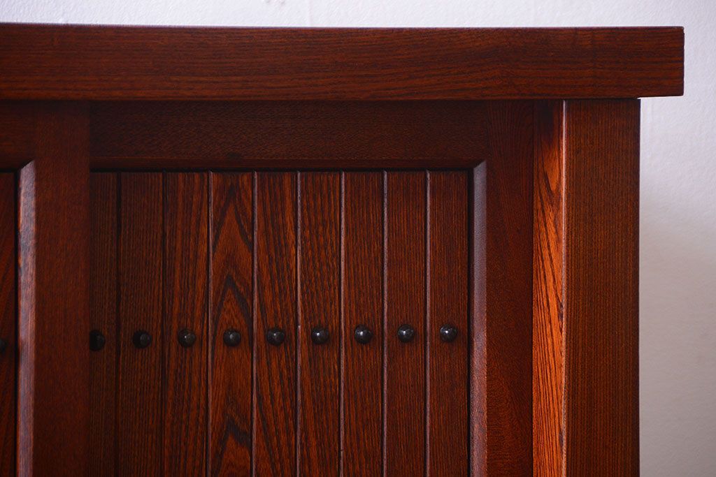 中古　民芸家具　楡材　総無垢　四枚引き戸の高級水屋箪笥