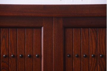 中古　民芸家具　楡材　総無垢　四枚引き戸の高級水屋箪笥