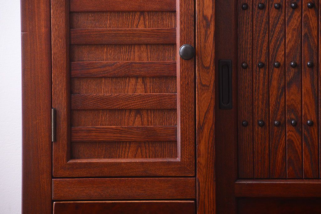 中古　民芸家具　楡材　総無垢　四枚引き戸の高級水屋箪笥