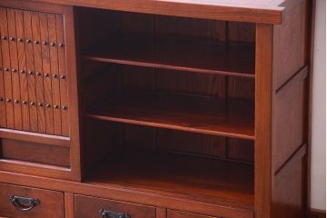 中古　民芸家具　楡材　総無垢　四枚引き戸の高級水屋箪笥