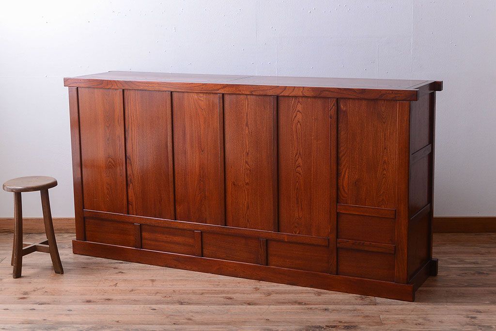 中古　民芸家具　楡材　総無垢　四枚引き戸の高級水屋箪笥