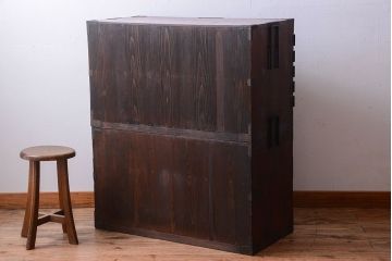 アンティーク家具　古民具・骨董　重厚な金具の美しい観音開き時代箪笥(衣装箪笥)