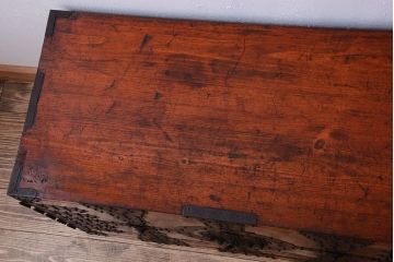 アンティーク家具　古民具・骨董　重厚な金具の美しい観音開き時代箪笥(衣装箪笥)