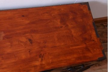 アンティーク家具　古民具・骨董　重厚な金具の美しい観音開き時代箪笥(衣装箪笥)