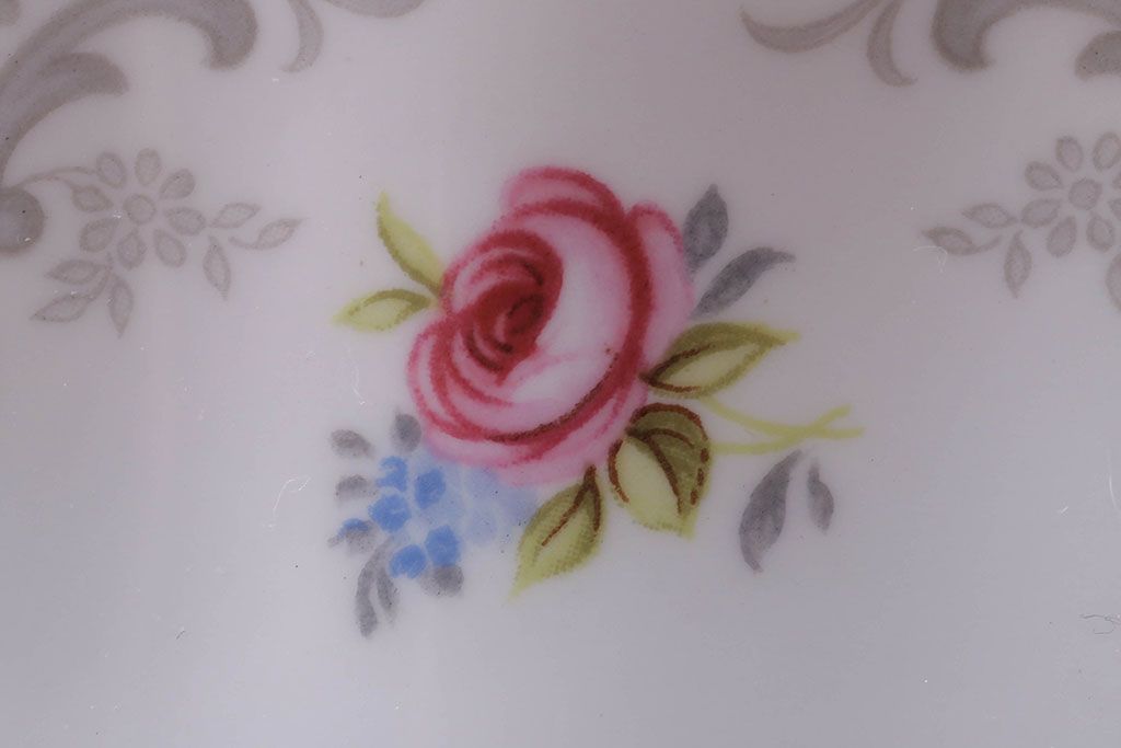 アンティーク雑貨　イギリス　Royal Albert(ロイヤルアルバート)　Tranquillity(トランキュリティ)シリーズ　バターディッシュ・調味料入れ3点セット