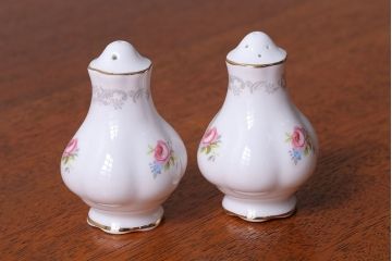 アンティーク雑貨　イギリス　Royal Albert(ロイヤルアルバート)　Tranquillity(トランキュリティ)シリーズ　バターディッシュ・調味料入れ3点セット