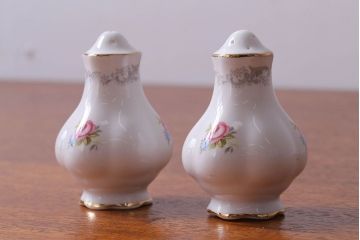 アンティーク雑貨　イギリス　Royal Albert(ロイヤルアルバート)　Tranquillity(トランキュリティ)シリーズ　バターディッシュ・調味料入れ3点セット