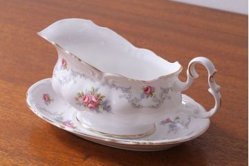 アンティーク雑貨　イギリス　Royal Albert(ロイヤルアルバート)　Tranquillity(トランキュリティ)シリーズ　ソースボート(洋食器)