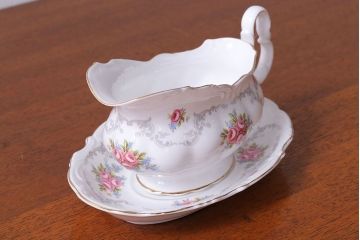 アンティーク雑貨　イギリス　Royal Albert(ロイヤルアルバート)　Tranquillity(トランキュリティ)シリーズ　ソースボート(洋食器)