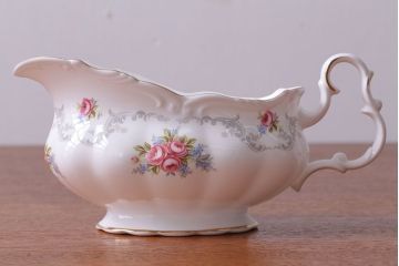 アンティーク雑貨　イギリス　Royal Albert(ロイヤルアルバート)　Tranquillity(トランキュリティ)シリーズ　ソースボート(洋食器)