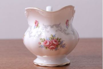 アンティーク雑貨　イギリス　Royal Albert(ロイヤルアルバート)　Tranquillity(トランキュリティ)シリーズ　ソースボート(洋食器)