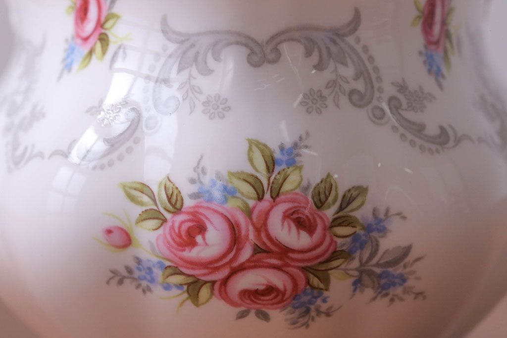 アンティーク雑貨　イギリス　Royal Albert(ロイヤルアルバート)　Tranquillity(トランキュリティ)シリーズ　ソースボート(洋食器)