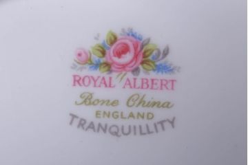 アンティーク雑貨　イギリス　Royal Albert(ロイヤルアルバート)　Tranquillity(トランキュリティ)シリーズ　ソースボート(洋食器)