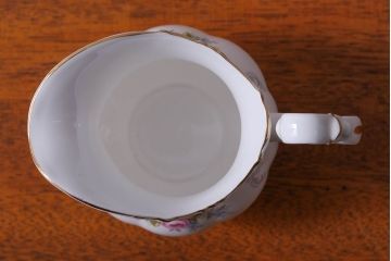 アンティーク雑貨　イギリス　Royal Albert(ロイヤルアルバート)　Tranquillity(トランキュリティ)シリーズ　ティーポット・シュガー・クリーマー3点