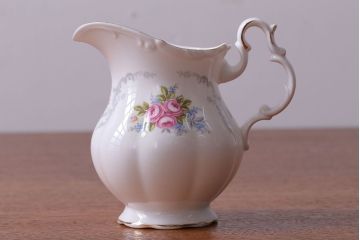 アンティーク雑貨　イギリス　Royal Albert(ロイヤルアルバート)　Tranquillity(トランキュリティ)シリーズ　ティーポット・シュガー・クリーマー3点