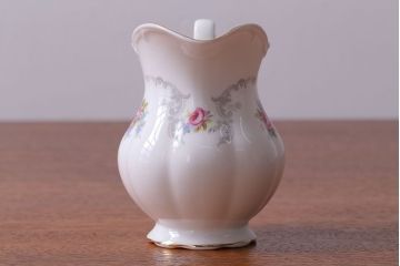 アンティーク雑貨　イギリス　Royal Albert(ロイヤルアルバート)　Tranquillity(トランキュリティ)シリーズ　ティーポット・シュガー・クリーマー3点