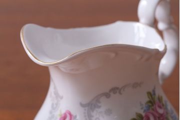 アンティーク雑貨　イギリス　Royal Albert(ロイヤルアルバート)　Tranquillity(トランキュリティ)シリーズ　ティーポット・シュガー・クリーマー3点