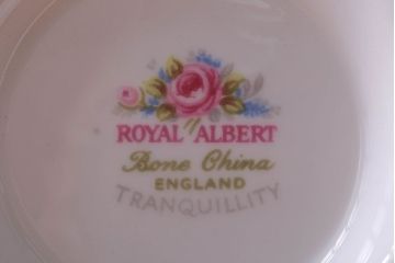 アンティーク雑貨　イギリス　Royal Albert(ロイヤルアルバート)　Tranquillity(トランキュリティ)シリーズ　ティーポット・シュガー・クリーマー3点