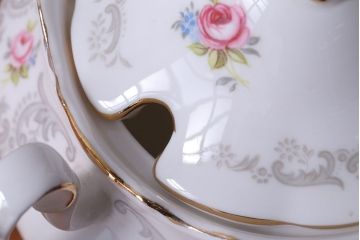 アンティーク雑貨　イギリス　Royal Albert(ロイヤルアルバート)　Tranquillity(トランキュリティ)シリーズ　ティーポット・シュガー・クリーマー3点