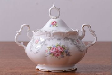 アンティーク雑貨　イギリス　Royal Albert(ロイヤルアルバート)　Tranquillity(トランキュリティ)シリーズ　ティーポット・シュガー・クリーマー3点