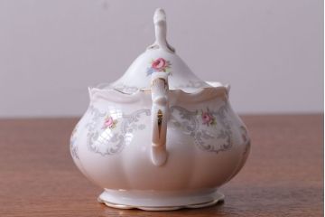 アンティーク雑貨　イギリス　Royal Albert(ロイヤルアルバート)　Tranquillity(トランキュリティ)シリーズ　ティーポット・シュガー・クリーマー3点