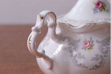 アンティーク雑貨　イギリス　Royal Albert(ロイヤルアルバート)　Tranquillity(トランキュリティ)シリーズ　ティーポット・シュガー・クリーマー3点