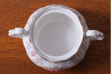 アンティーク雑貨　イギリス　Royal Albert(ロイヤルアルバート)　Tranquillity(トランキュリティ)シリーズ　ティーポット・シュガー・クリーマー3点