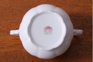 アンティーク雑貨　イギリス　Royal Albert(ロイヤルアルバート)　Tranquillity(トランキュリティ)シリーズ　ティーポット・シュガー・クリーマー3点