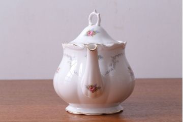 アンティーク雑貨　イギリス　Royal Albert(ロイヤルアルバート)　Tranquillity(トランキュリティ)シリーズ　ティーポット・シュガー・クリーマー3点