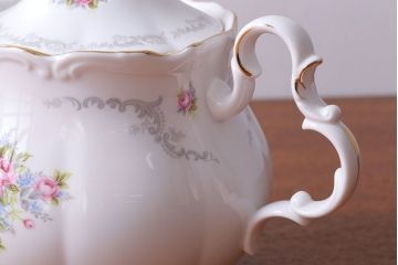 アンティーク雑貨　イギリス　Royal Albert(ロイヤルアルバート)　Tranquillity(トランキュリティ)シリーズ　ティーポット・シュガー・クリーマー3点