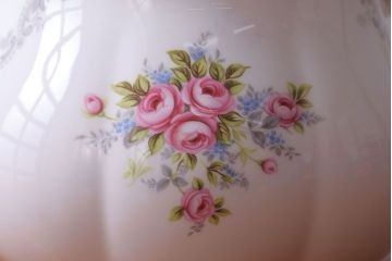 アンティーク雑貨　イギリス　Royal Albert(ロイヤルアルバート)　Tranquillity(トランキュリティ)シリーズ　ティーポット・シュガー・クリーマー3点